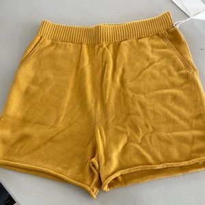 Mother zesty short short in Amber Yellow